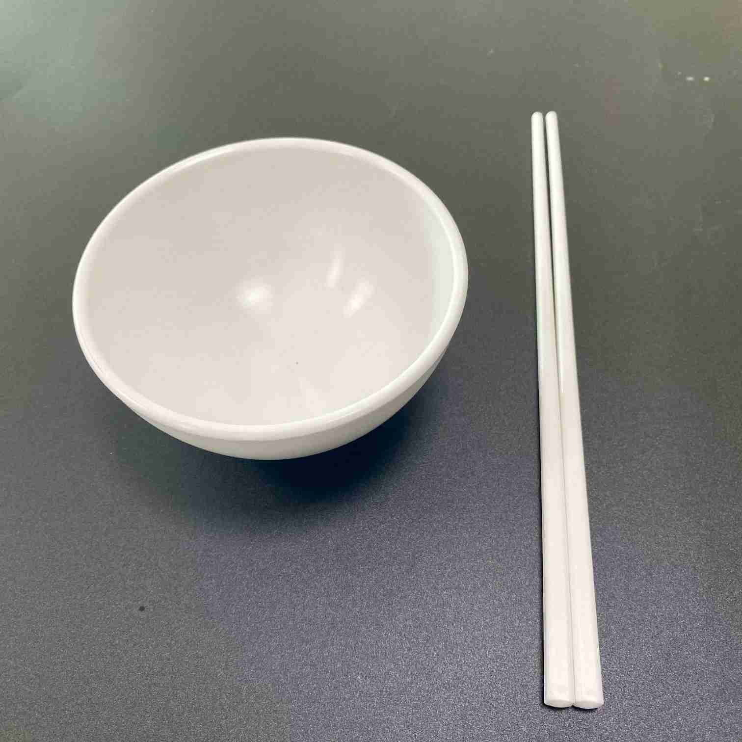 Cé chomh salach is a bhíonn na chopsticks a úsáidimid gach lá, is féidir galair éagsúla chonair an díleá a chothú